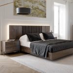 Dormitorio Vela. Dormitorios de diseño, color Nogal/Grafito. Cabecero matrimonio, Galería cama 135-150. Dormitorios Badajoz. Dormitorios Alburquerque.